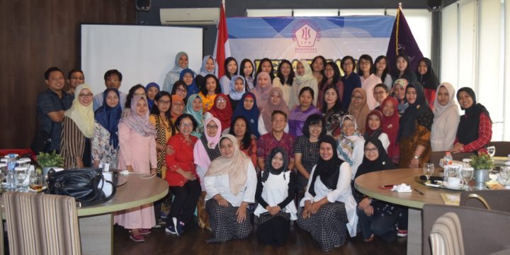 Peningkatan Kompetensi Anggota IPK Jateng Melalui Pelatihan Grafis